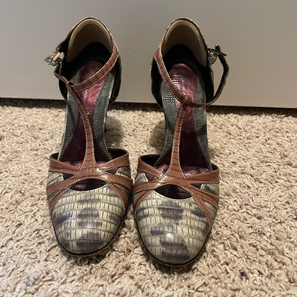Banana Republic size 5 Mary Jean heels❤️